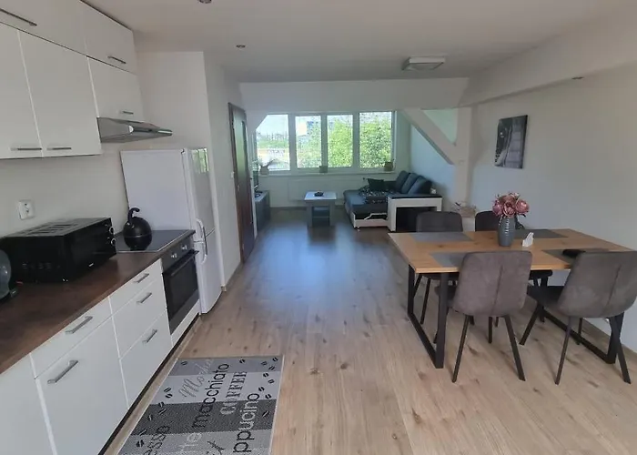 černý Tulipán - 5 Apartamento *